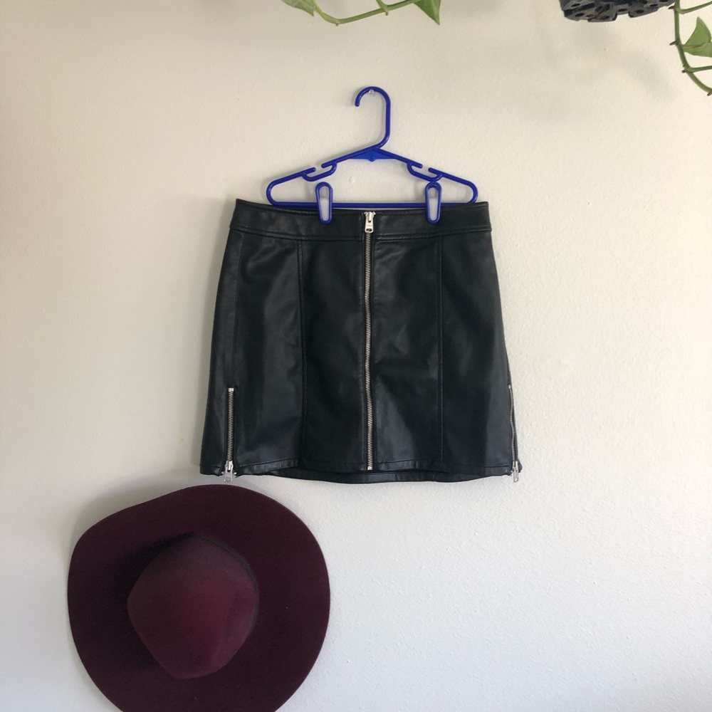 Super cute black “leather” skirt!